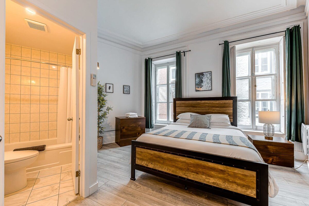 Manoir des Remparts- Renovated 3 Bedroom Oasis gallery image 4