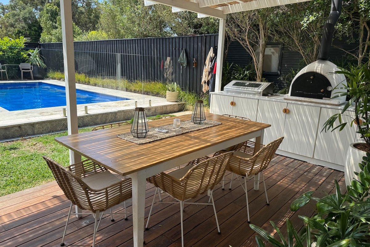 Private quintessential beach cottage, ocean views gallery image 2