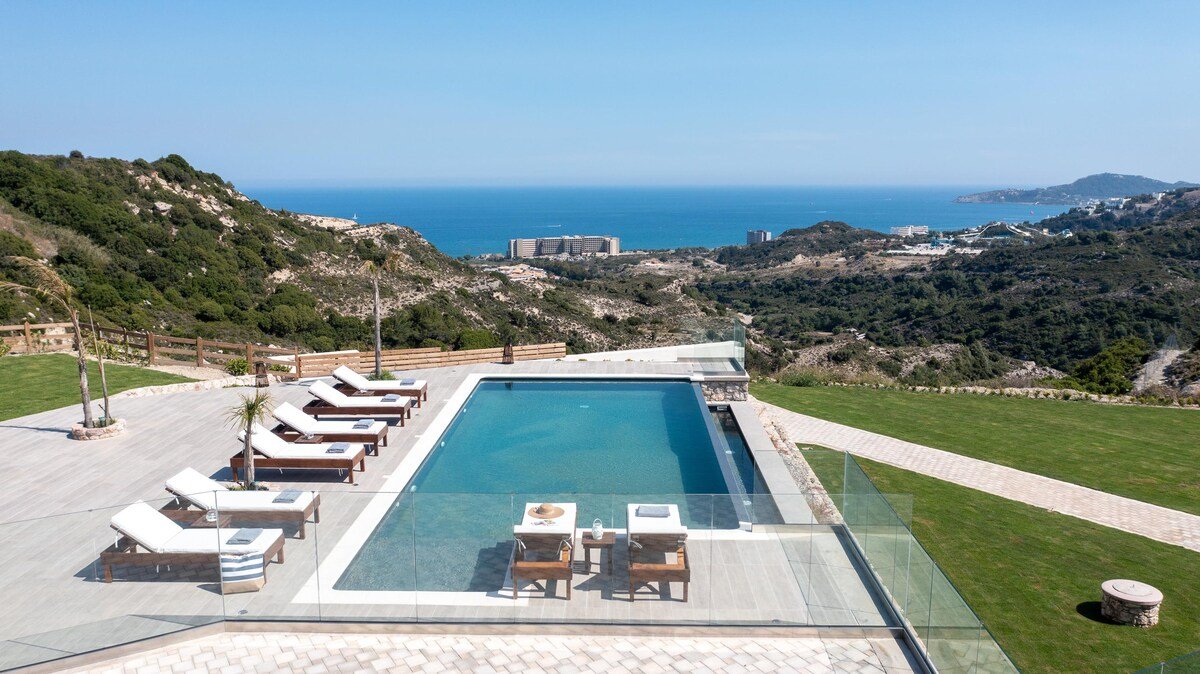 Waves of Blue gallery image 3