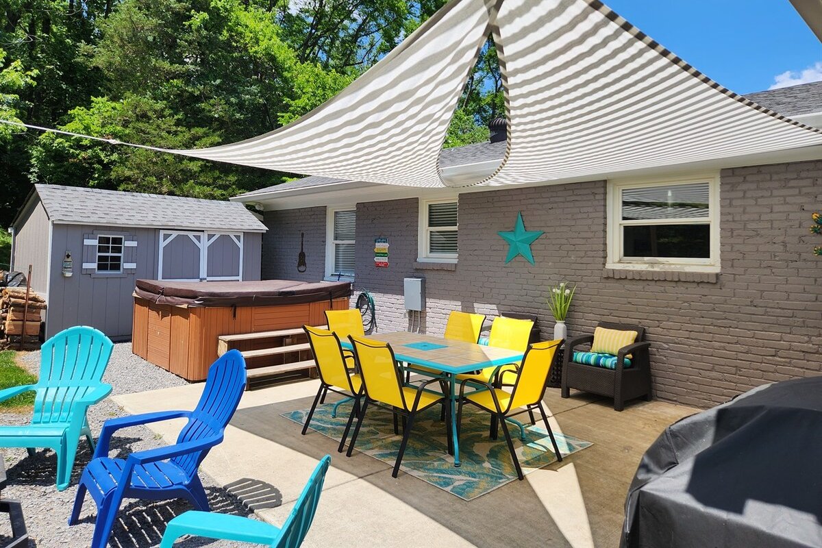 Nashville Vibes 4 bd/2.5 ba, Hot Tub, Game Room gallery image 3