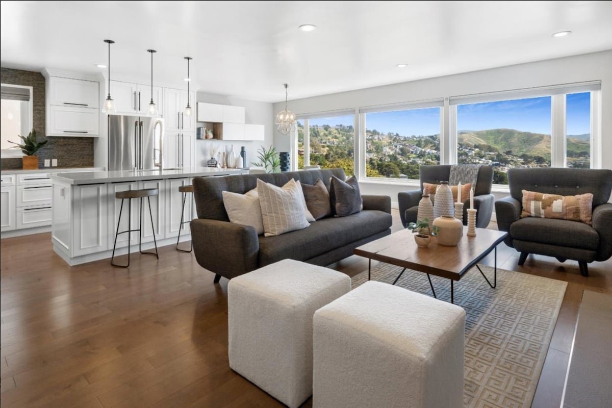 Coastal Retreat w/ Ocean Views gallery image 3