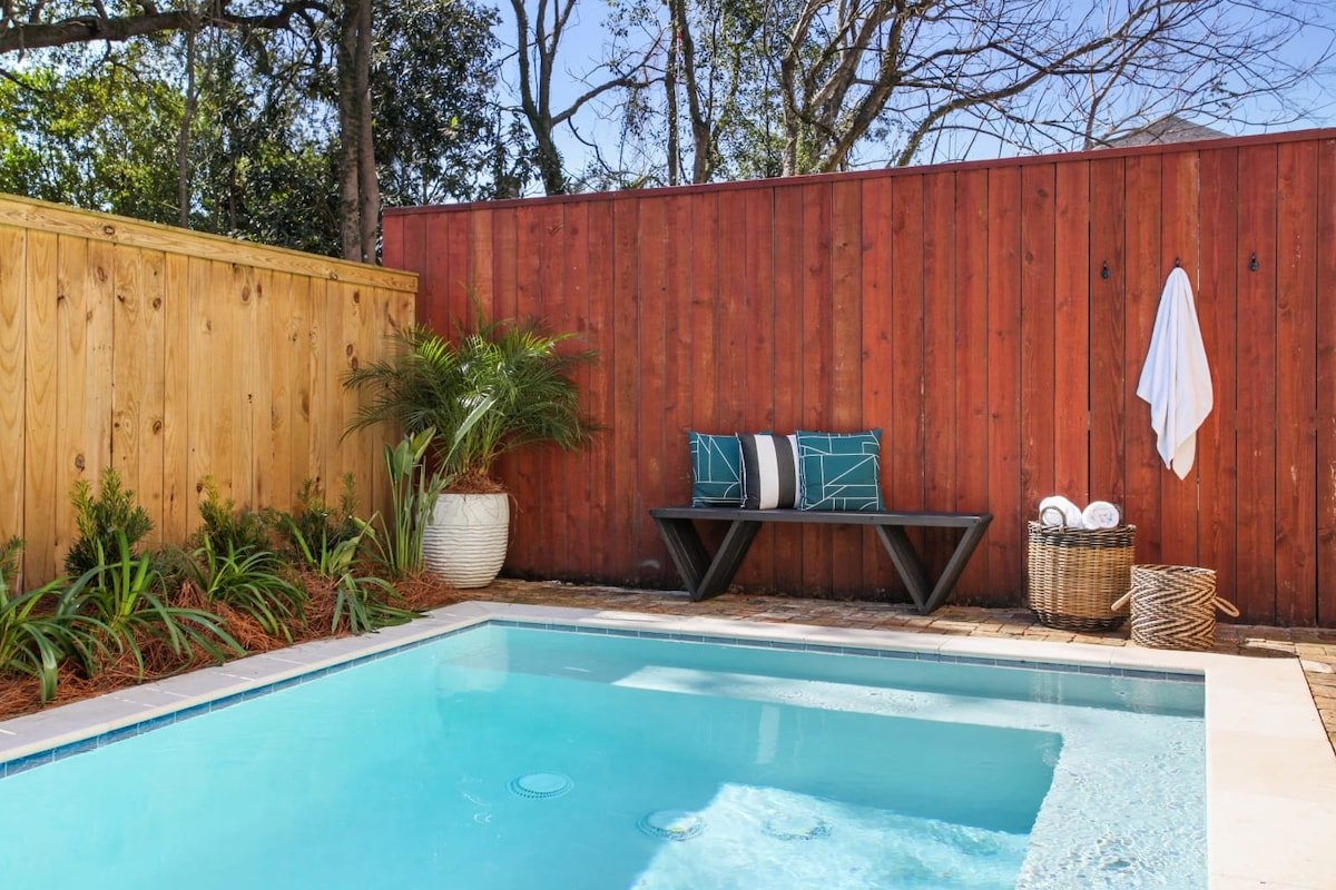 Beautiful Renovated Home | Private Heated Pool gallery image 3