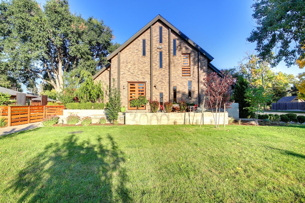 #HollyHouse, repurposed church, architectural gem! gallery image 3