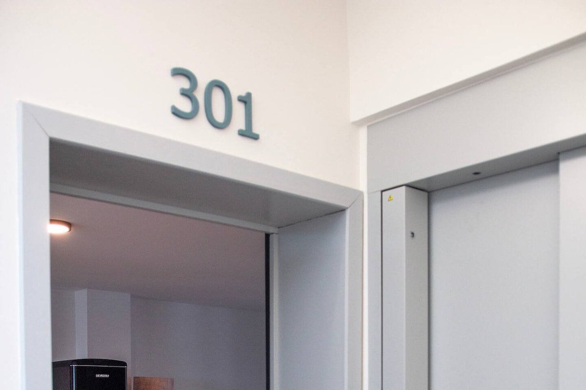 Central Deluxe suite 301 – Free parking gallery image 2