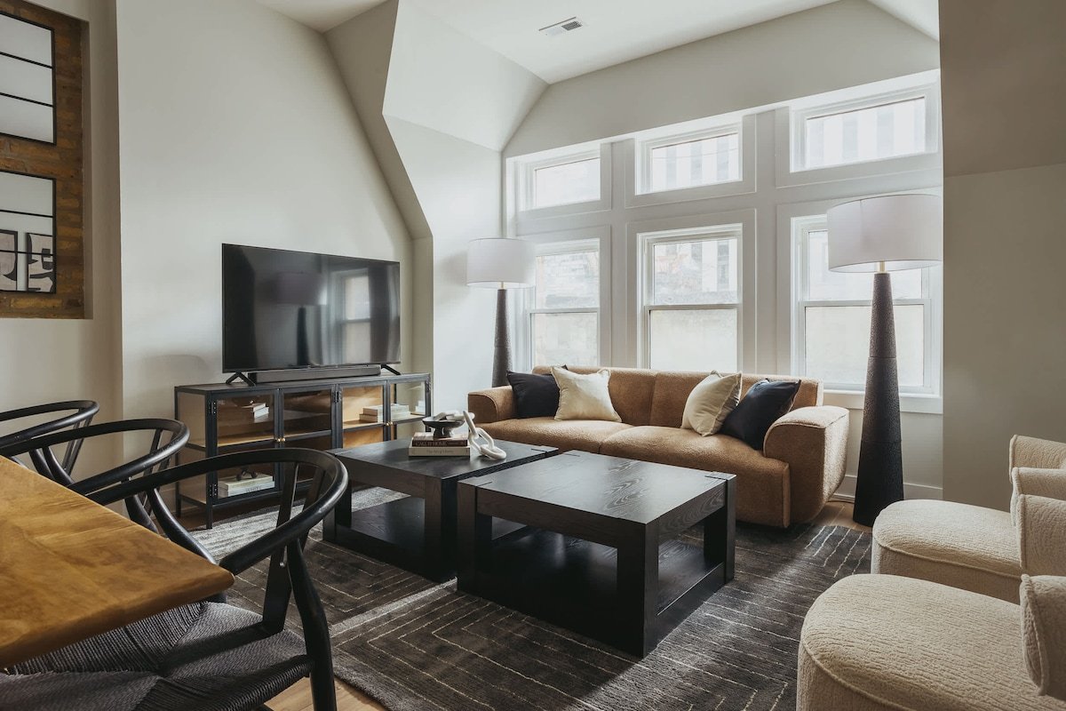 Luxury Designer Penthouse|Private Deck|Gold Coast gallery image 5