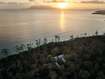 Orford Pavilion – Luxe retreat on coastal acreage