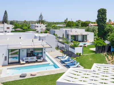 2 Luxury Villas w Nearby Beach!