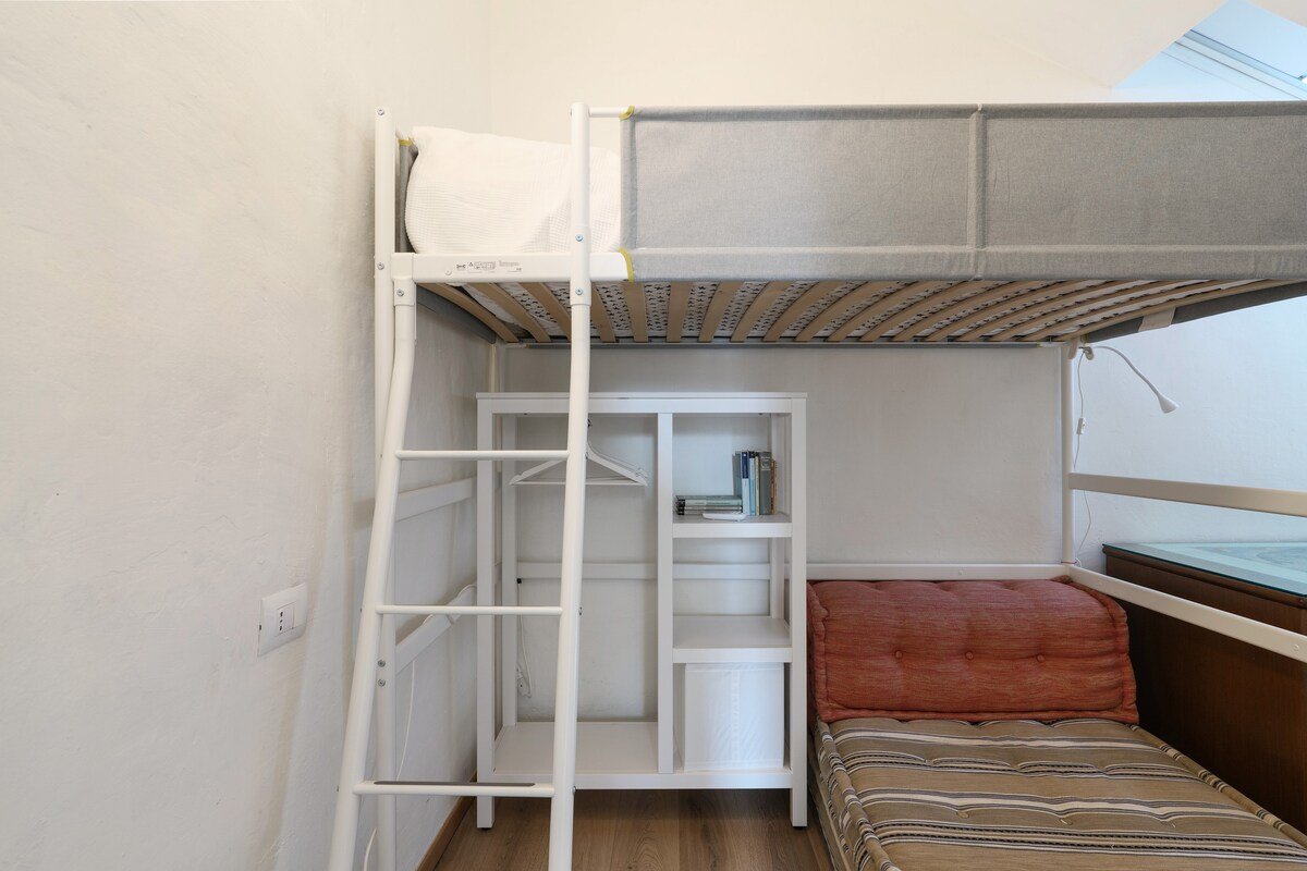 Bright, quiet, cozy home in Città Studi gallery image 5