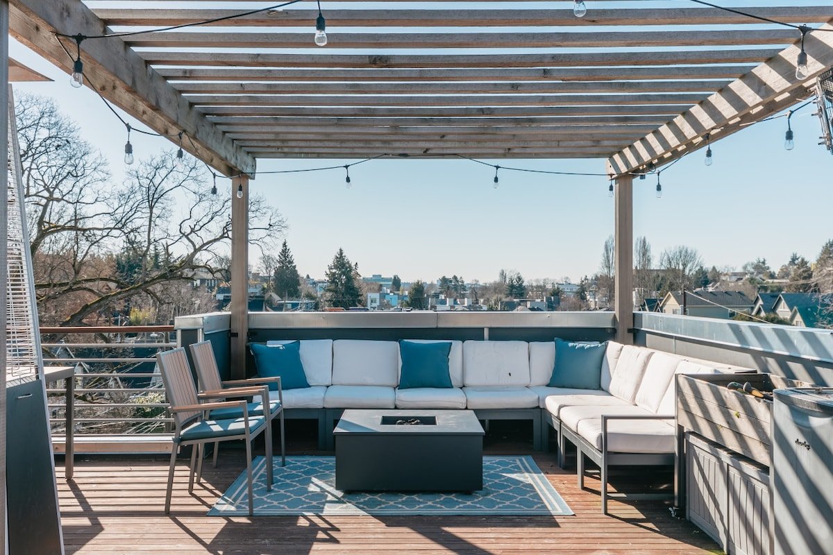 Urban Oasis with Hot Tub and Sauna gallery image 4