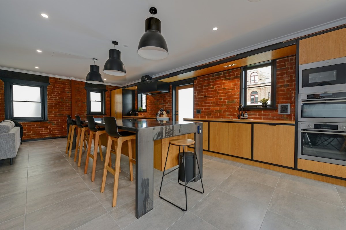 Designer Living within Historic Art Deco Building gallery image 3