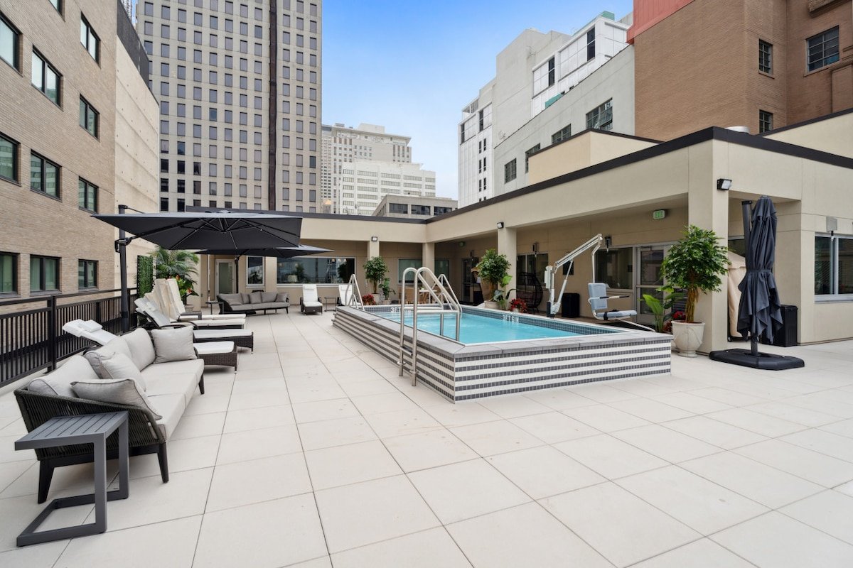 Downtown Space w/ Patio- Great for Saints Games! gallery image 3