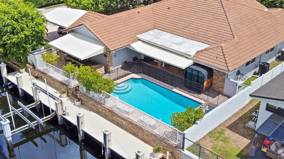 Luxury Waterfront | Pool, Sauna, Playground & more gallery image 3