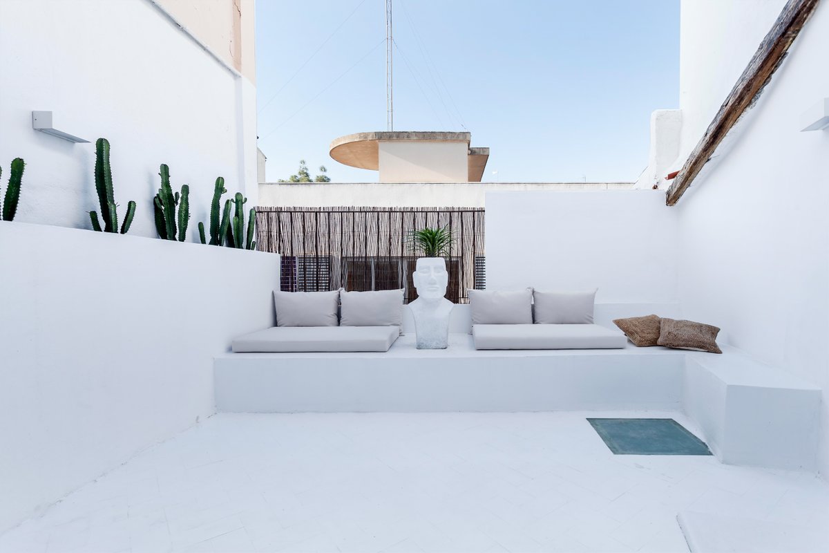BEAUTIFUL PENTHOUSE WITH TERRACE IN THE OLD TOWN