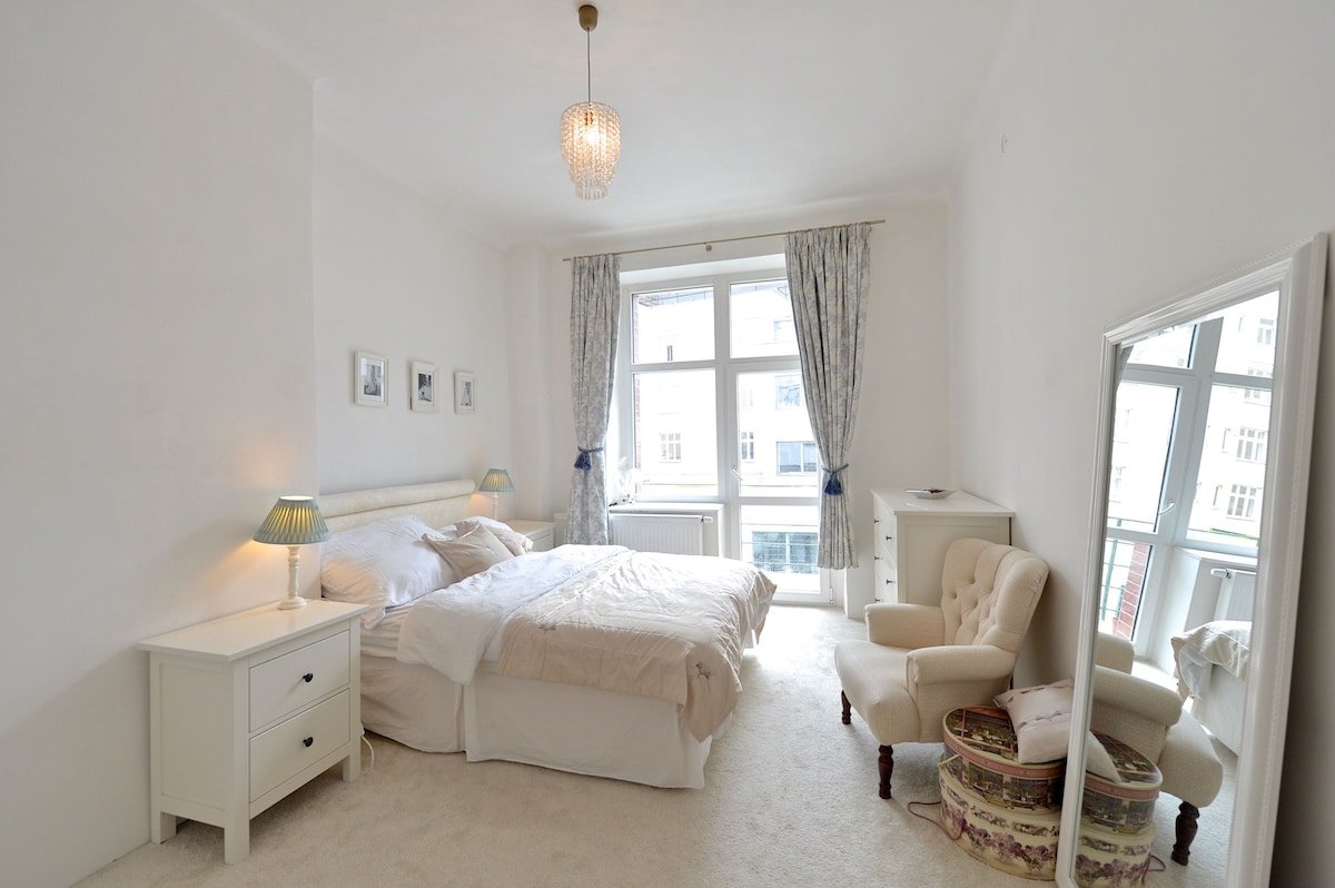 Luxury 3bedroom 2baths Apartment by OldTown Square gallery image 4