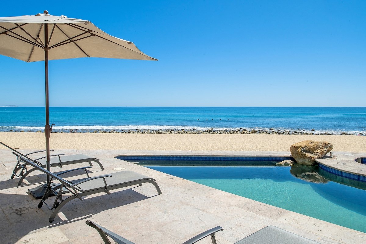 Villa Costa Azul -Beachfront Surfer’s Paradise