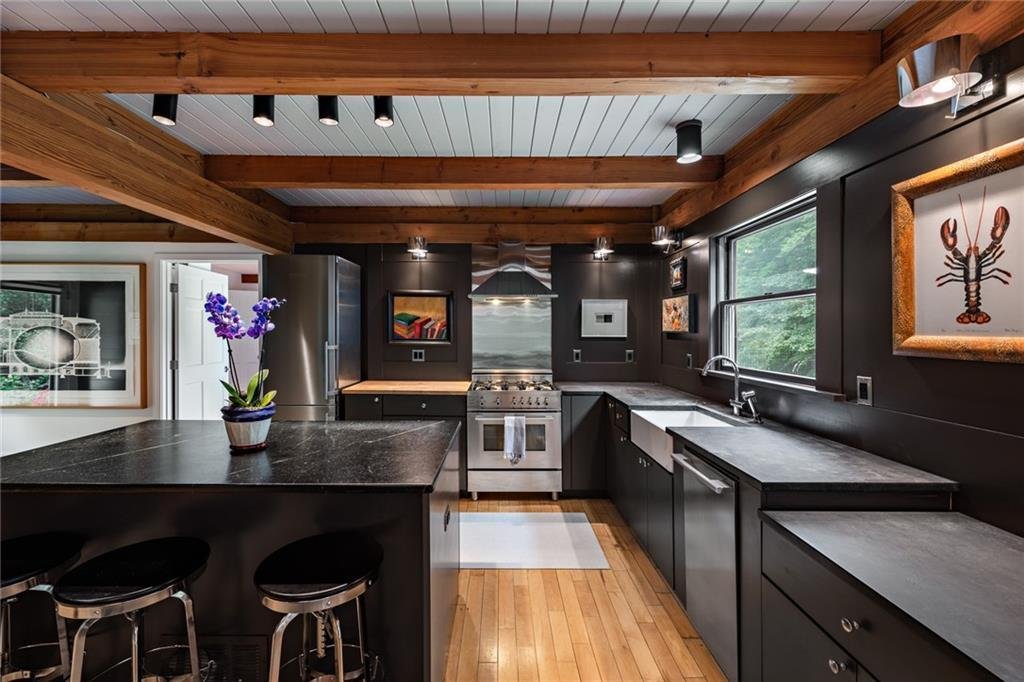 Modern Little Compton Cottage gallery image 4