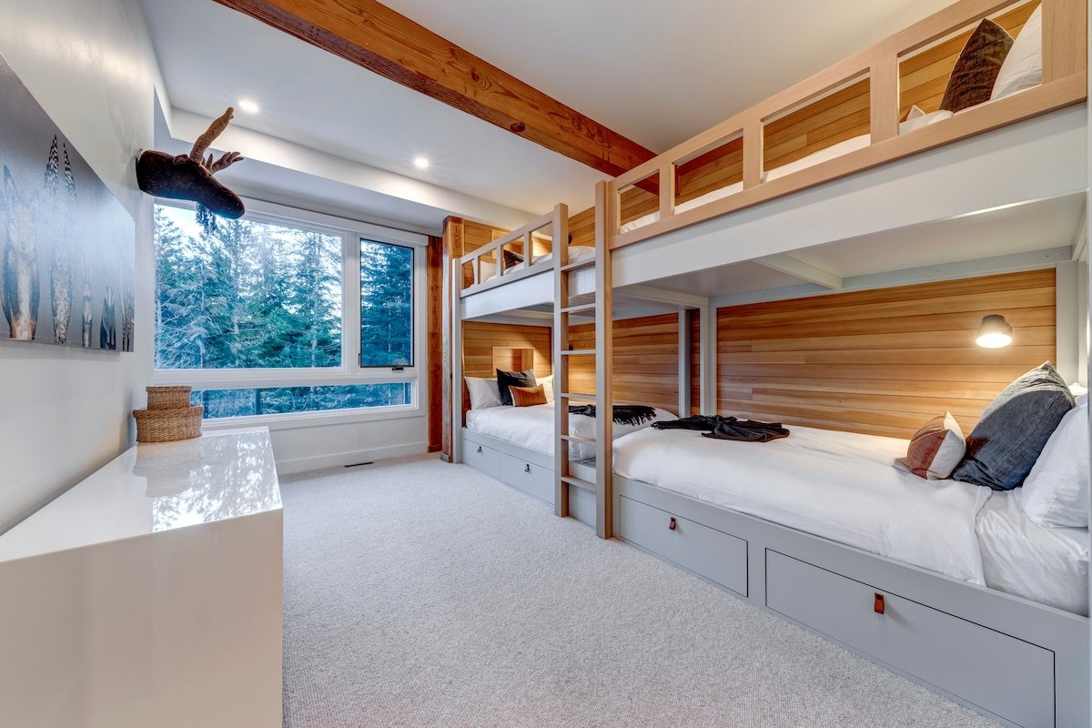 Nighthawk 3343 – Stunning Views, Private Hot Tub gallery image 2