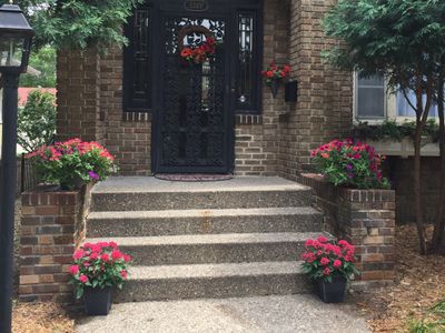 Fabulous Uptown 7BR, 2BA Location, Location!