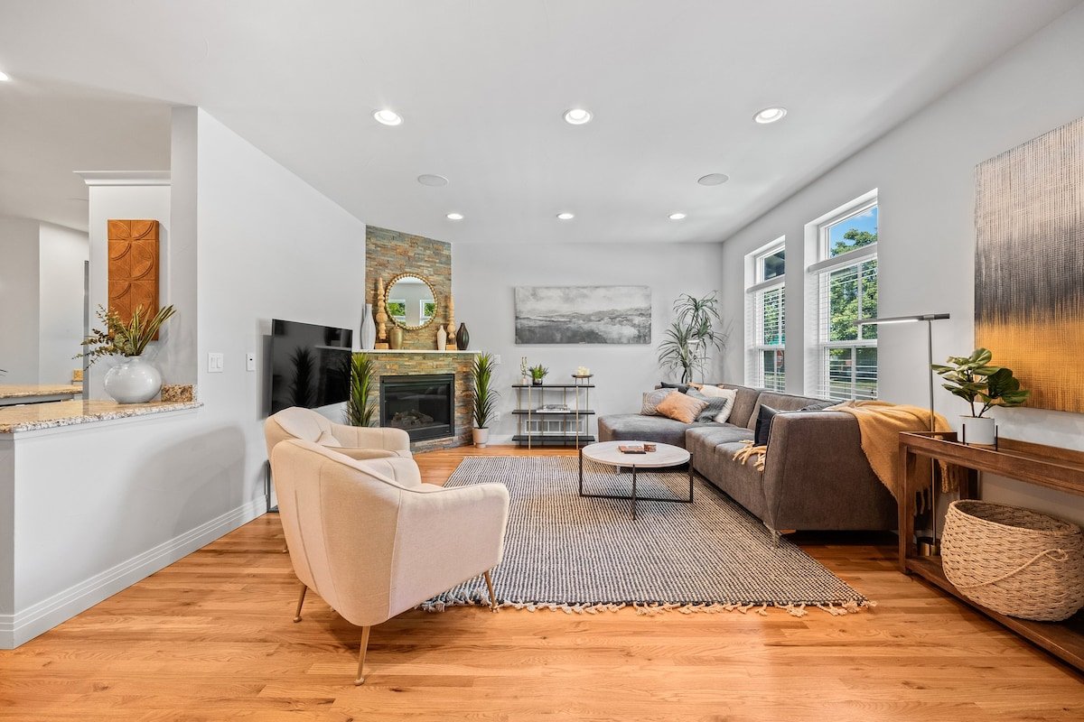 Luxury 5 bd / 4ba – sleeps 10 Near Platt Park / DU gallery image 3