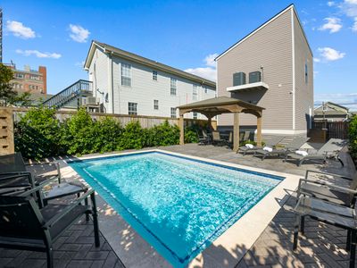 NOLA Oasis- Heated Pool, Parking, 8 Beds & 5 Baths