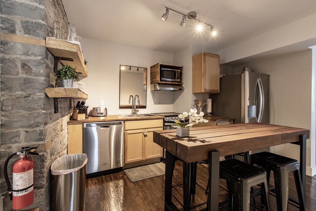 Charming 2BR Heart of Old Québec(Free Parking,AC) gallery image 3