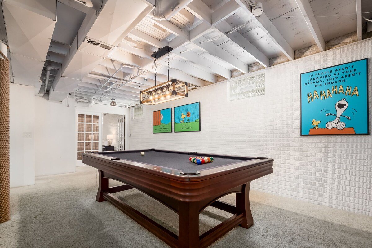 Bungalow in the Heart of Victorian Village gallery image 3