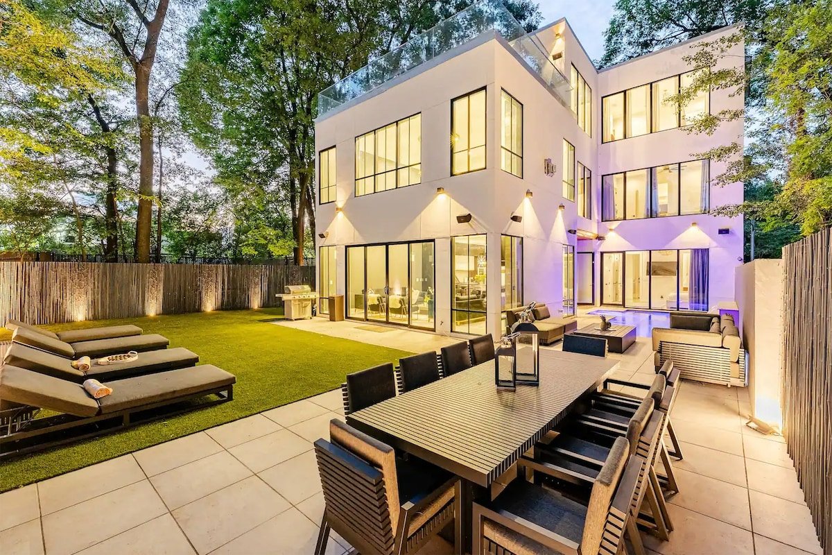 Midtown Modern Showpiece | Production | Insurance