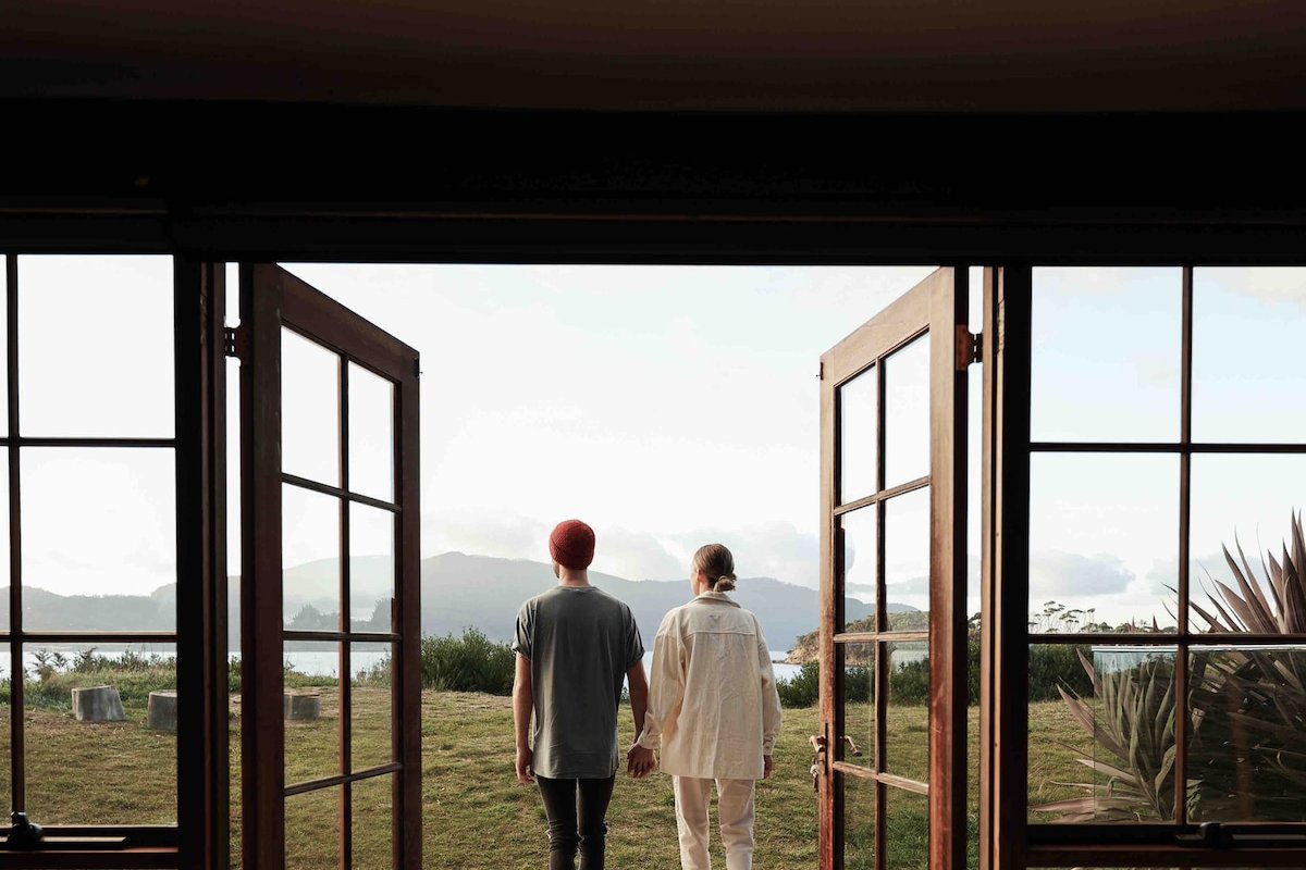 Beachfront: House of the Weedy Seadragon gallery image 4