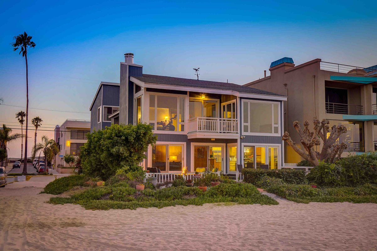 On the SAND peninsula home with hot tub & fire pit