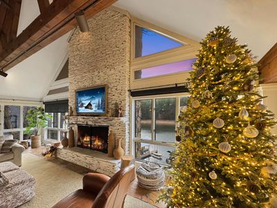 Country Roads- Lake Front, Hot Tub, Pool Table