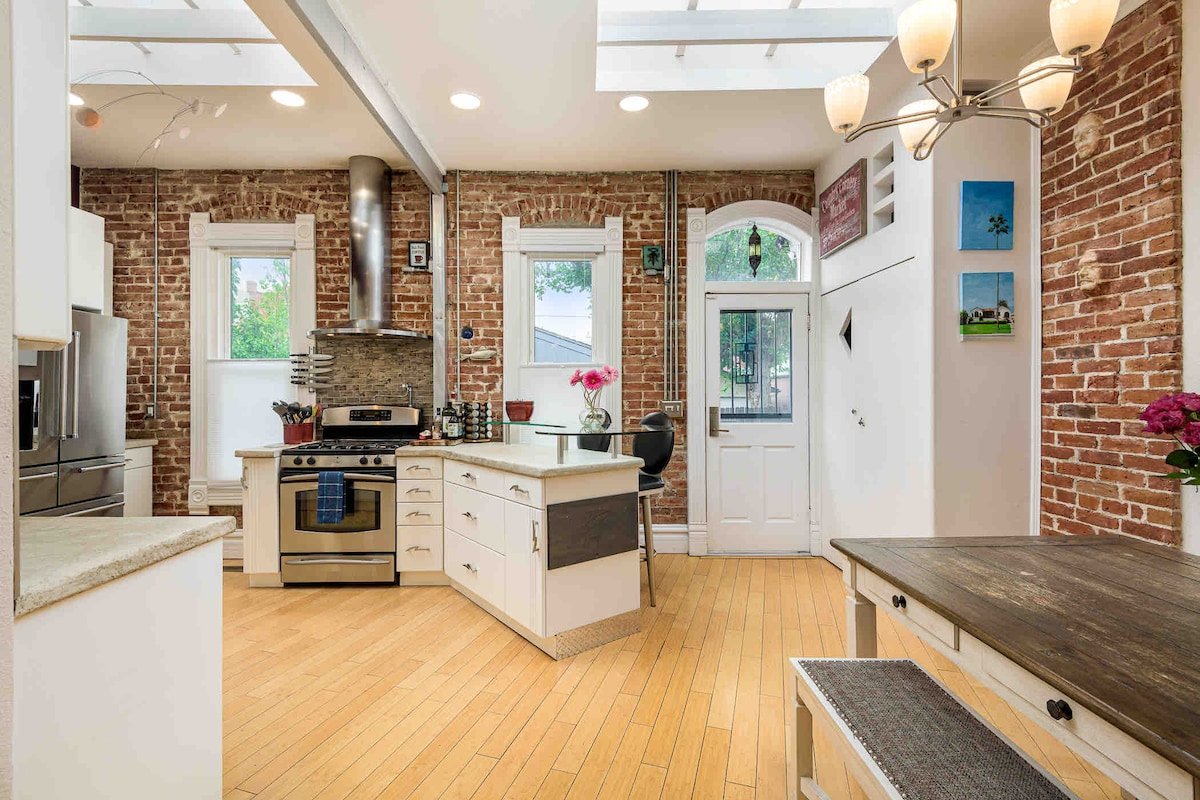 Spacious Artist’s House in the middle of Denver gallery image 4