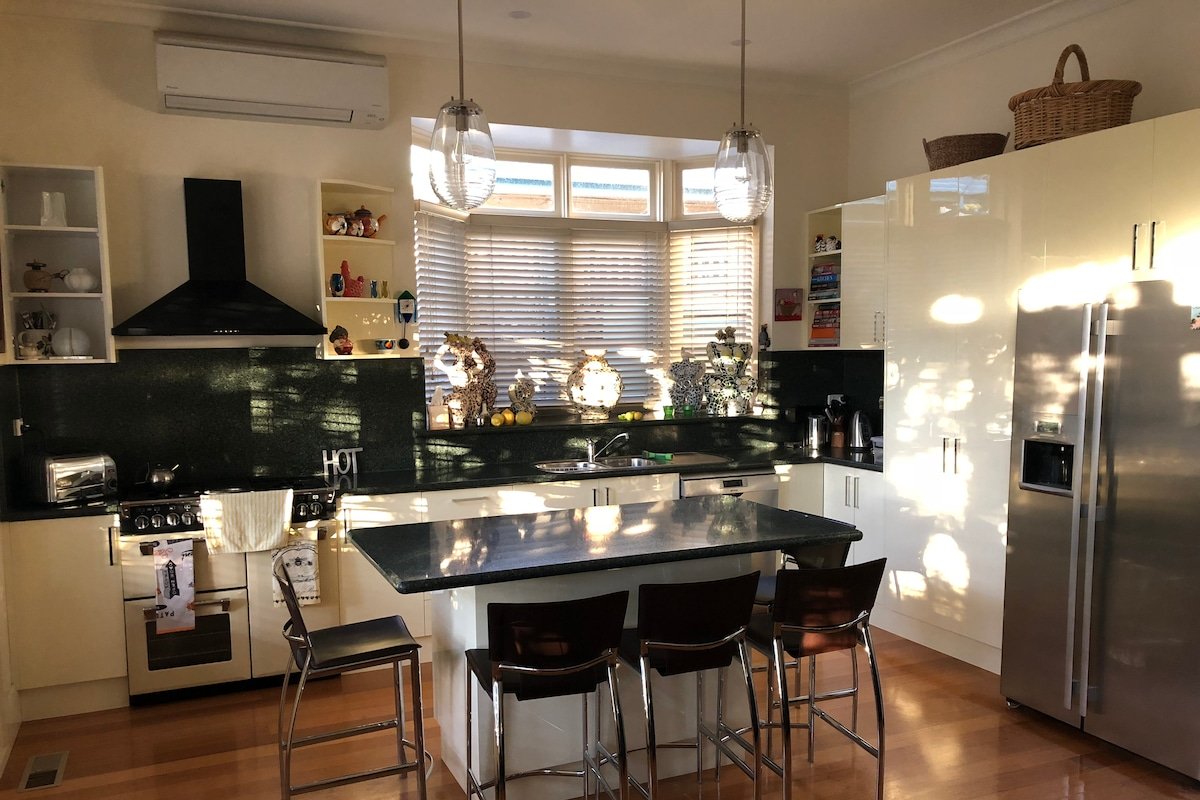 3 Bedroom, 3.5 bathrm, Home w double garage gallery image 5