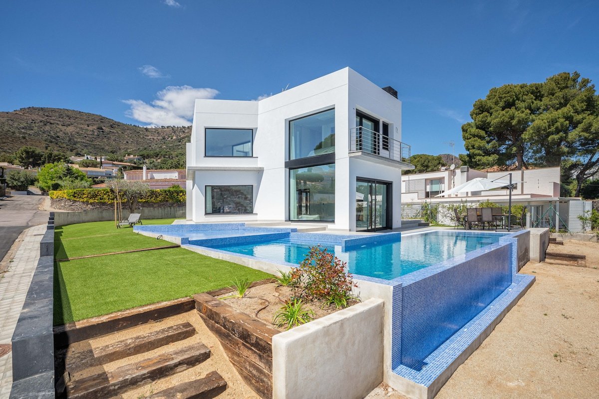 Sea views in Cap de Creus. Free WIFI. LUMEN HOUSE. gallery image 3