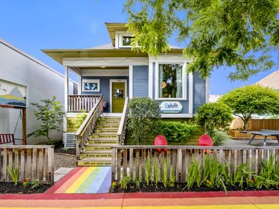 Amazing location, family friendly in Alberta Arts