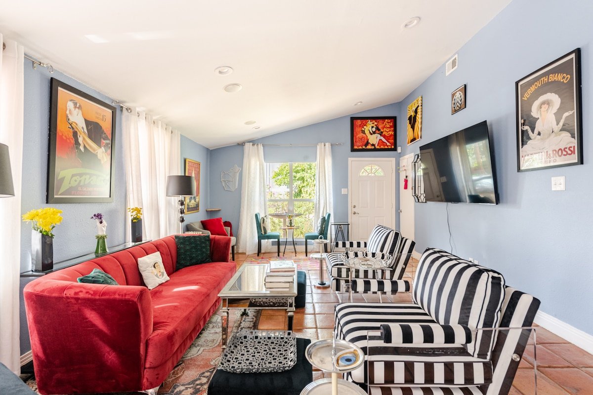 Walk to SouthXSouthwest! Holidays in the Sun! Bats gallery image 3