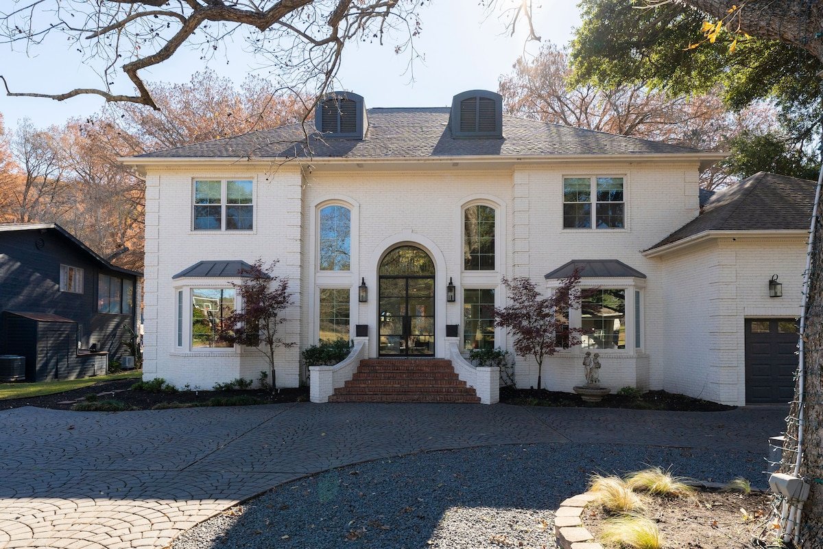 Luxe Austin-Area Retreat for Groups & Gatherings gallery image 4