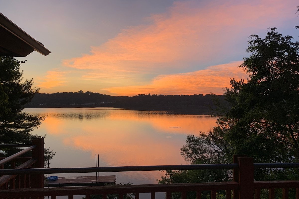 Stunning St. Croix River Retreat w/Hot Tub & Sauna gallery image 3