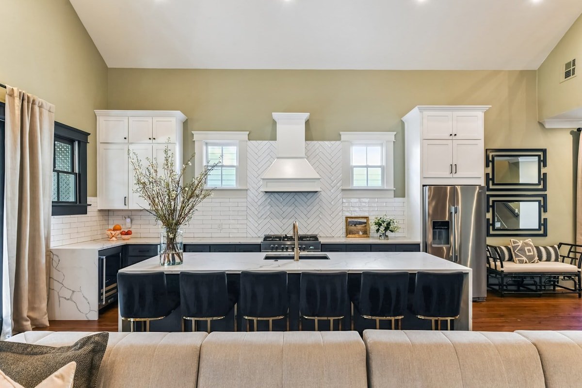 LGD Designer Dream Condo | Heated Pool gallery image 2