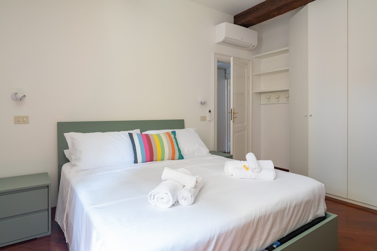 [Bologna Centro] – 12 People & Terrace + 170 mq gallery image 4