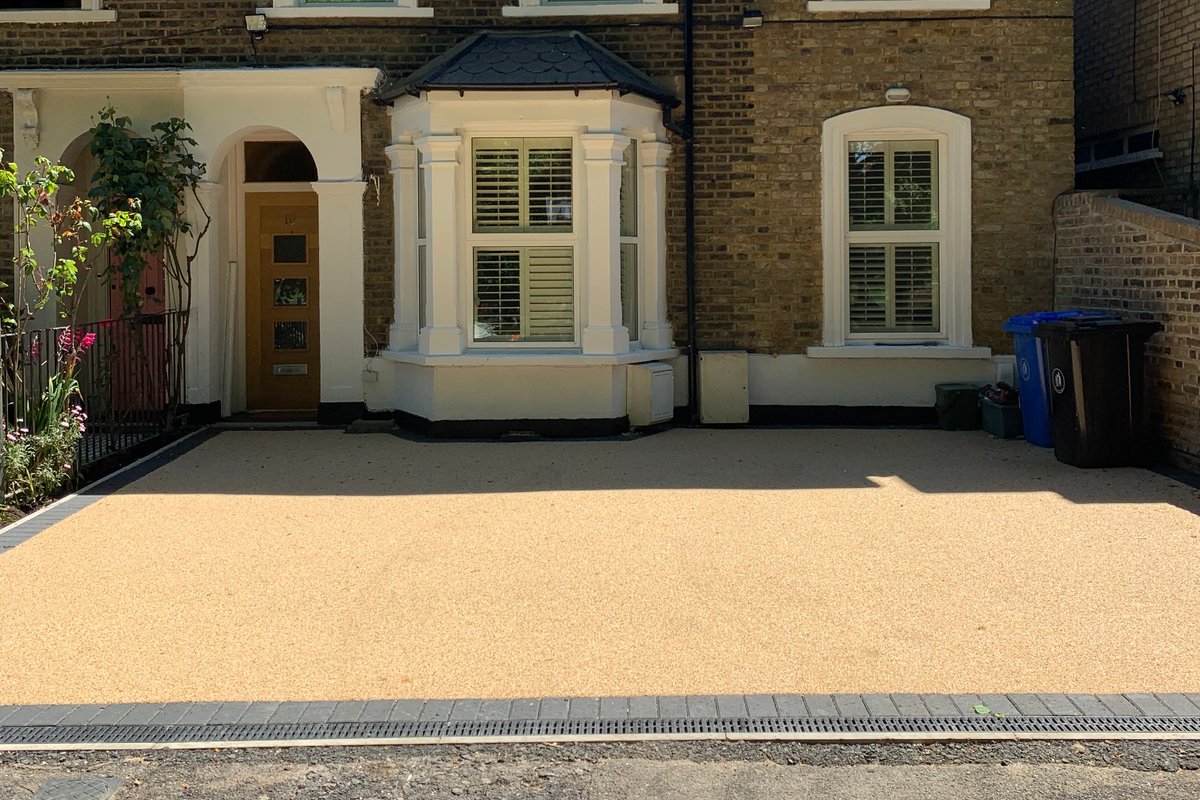 Beautiful home in Chiswick with car parking