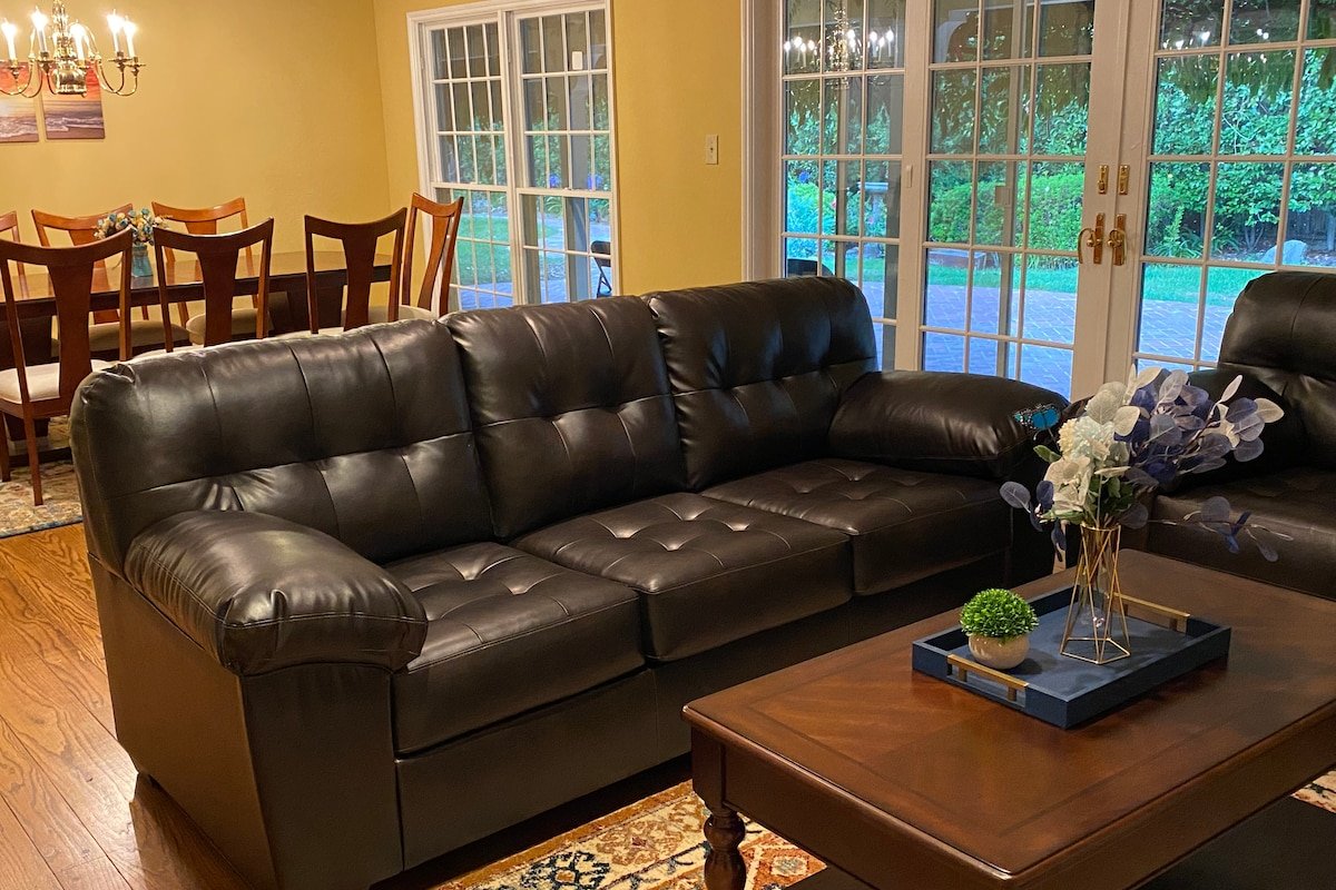 Gorgeous Ranch Home on a 14000 Sq. Ft. Garden Lot! gallery image 3