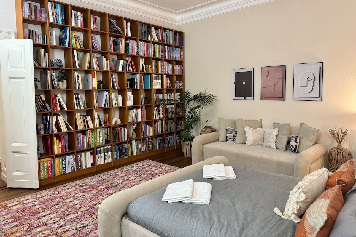 Central I 140m² • 4-Room • 1.5 Bath • Hackescher gallery image 4