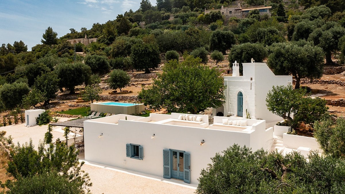 [sea 10 mins far] Villa pool and terrace sea view gallery image 2