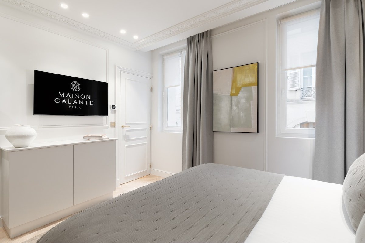 A Sophisticated 1-BR with Services in Louvre gallery image 5