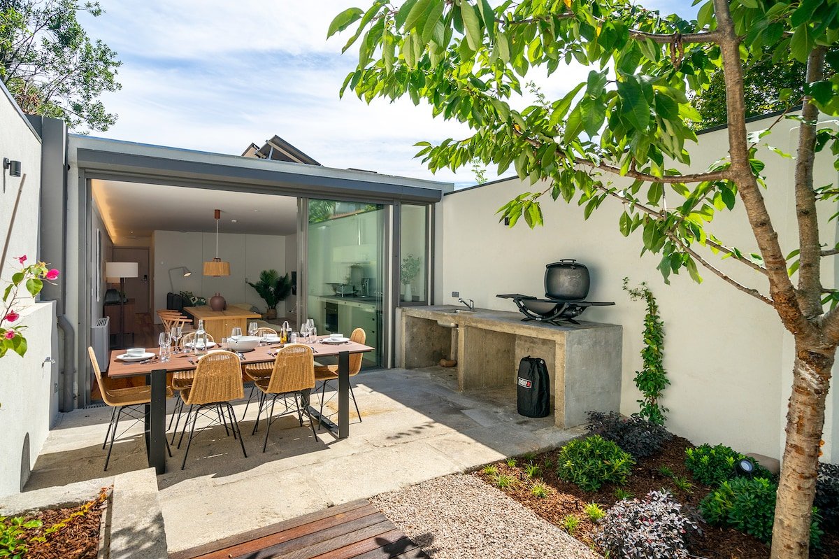 NEW – Amazing City Centre Villa with Private Pool gallery image 3