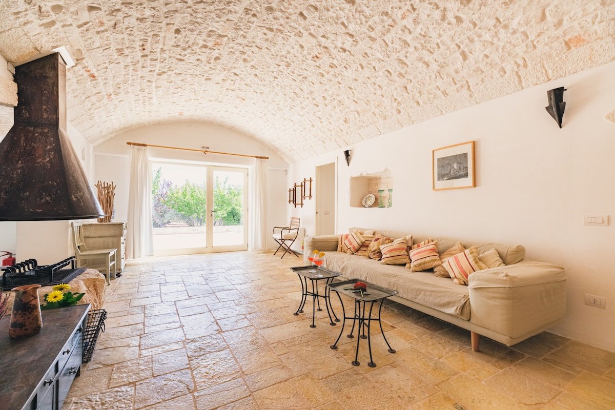 HelloAPULIA Trulli with Private Pool, Pet Friendly gallery image 3
