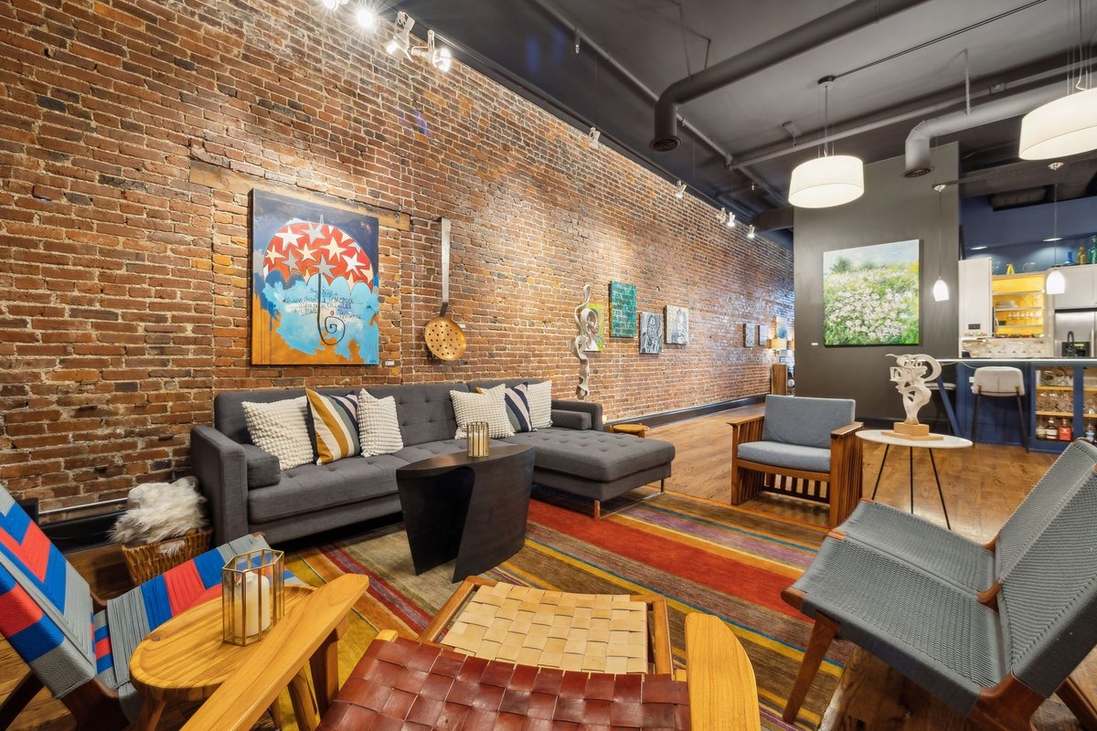 Downtown Art Gallery – Wow!