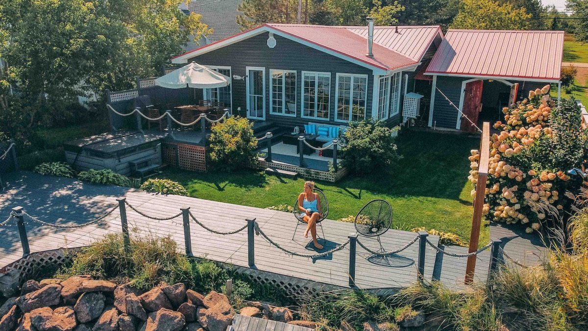 4 seasons waterfront cottage w hot tub & woodstove gallery image 5