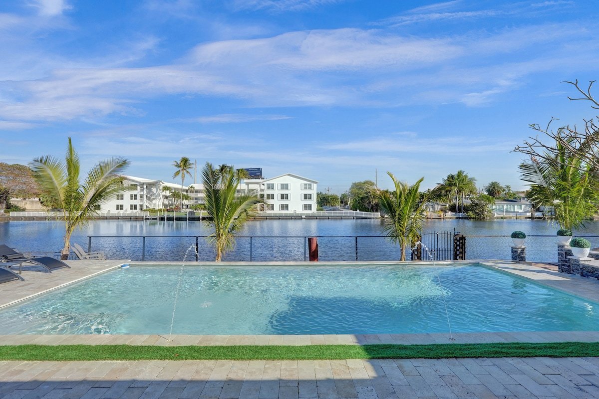 Waterfront Escape w Pool, Dockside Lounge & Games gallery image 4