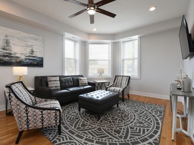 Located near Wrigley, Lakefront, Downtown &Parking